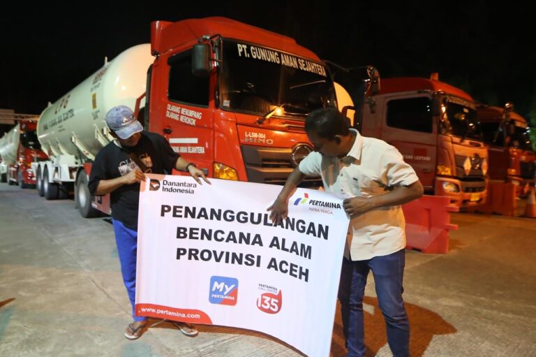 Gunakan Kapal, Pertamina Patra Niaga Sumbagut Kirim Tangki Bermuatan LPG dan BBM