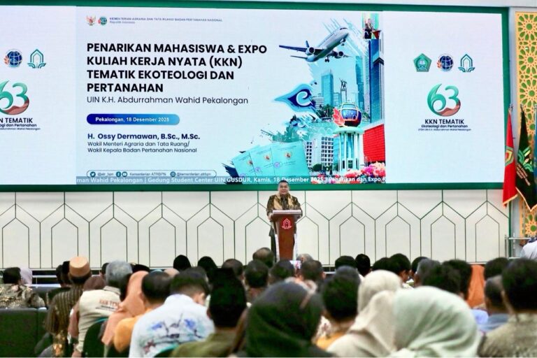 Tutup KKN Tematik Ekoteologi dan Pertanahan, Wamen Ossy Dermawan Apresiasi Peran Mahasiswa dalam Pencatatan Bidang Tanah Wakaf