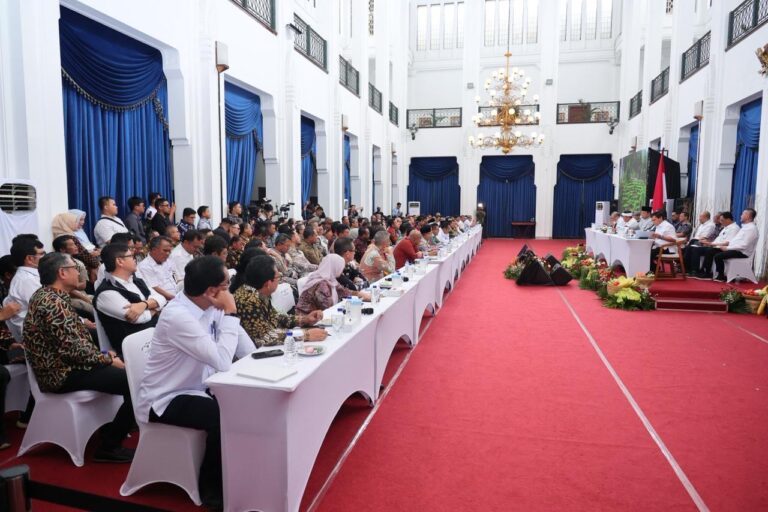 Rakor dengan Kepala Daerah se-Jawa Barat, Menteri Nusron Wahid Ungkap Skema Penggantian dan Sanksi Alih Fungsi Lahan Sawah