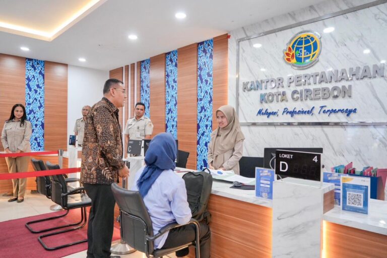 Tinjau Kantah Kota Cirebon, Wamen Ossy Dermawan Pastikan Layanan Pertanahan Berjalan Optimal