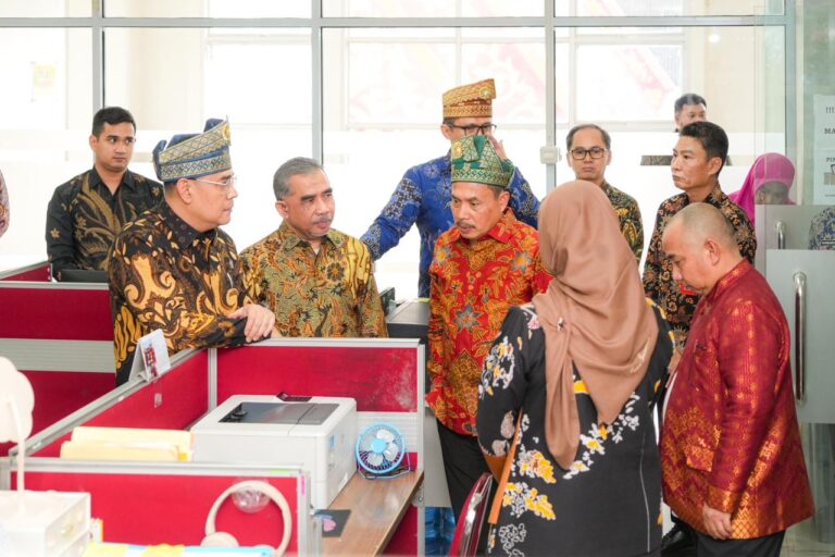 Tingkatkan Kualitas Layanan Pertanahan, Wamen Ossy Dermawan Ingin Kantah Jadi Tempat Nyaman bagi Masyarakat