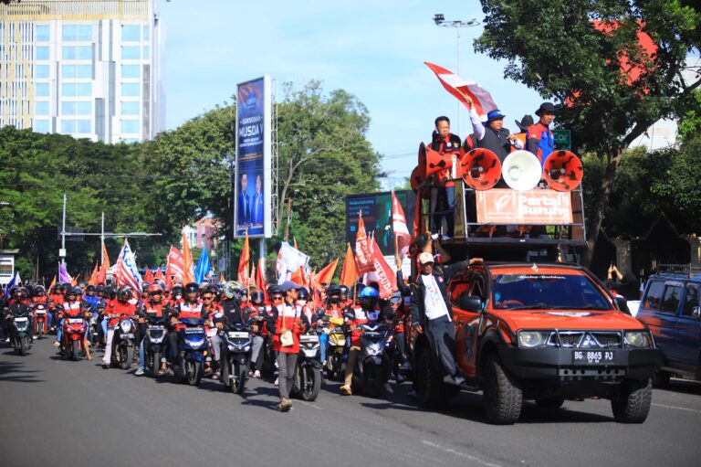 Aksi Buruh Peringatan May Day di DPRD Sumsel