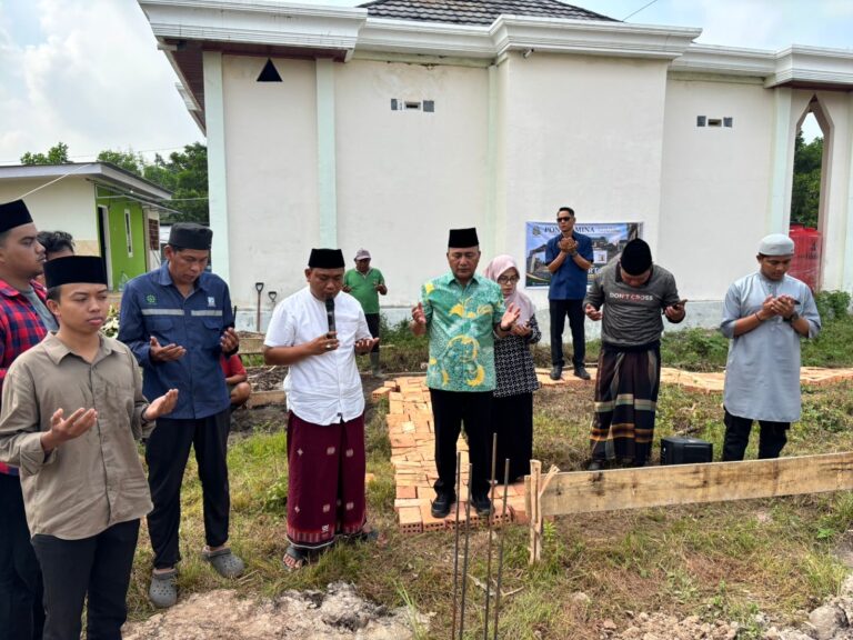 Apriyadi Letakkan Pengecoran Perdana Asrama Santri Ponpes Minhajul Aulia Palembang