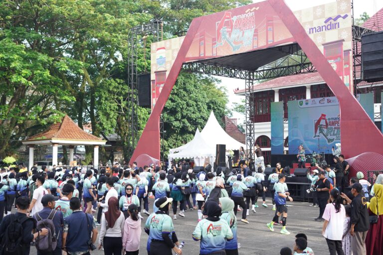 Ratusan Peserta Ikuti Mandiri Ampera Tourism Run 2026