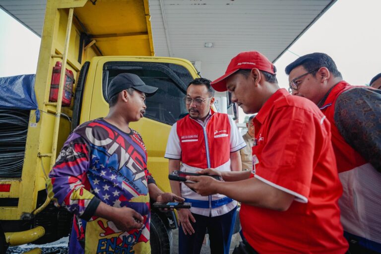 Dirut Pertamina Patra Niaga Pastikan Layanan SPBU di Palembang Berjalan Optimal