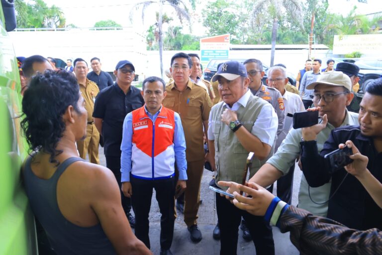 Herman Deru Sidak Enam SPBU Buntut Antrean Panjang Kendaraan