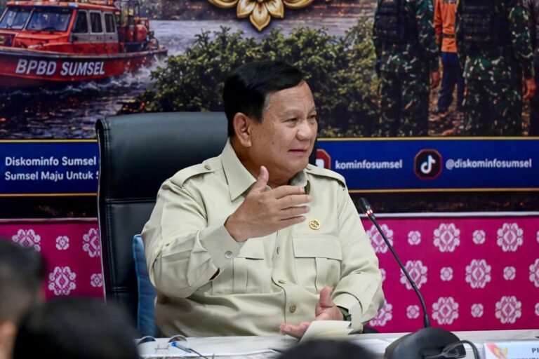 Prabowo Datangi Palembang, Gelar Ratas Penanganan Karhutla di Sumsel