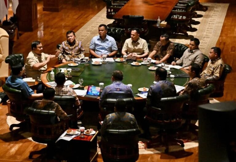 Prabowo Kumpulkan Menteri hingga Panglima TNI: Bahas Karhutla Kalimantan dan Pemulihan NTT