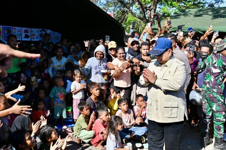Senyum Anak-anak Nagekeo NTT di Tenda Pengungsian